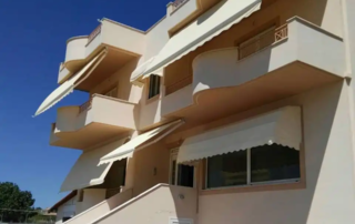 Τέντες με αντιρίδες