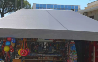 Τοποθέτηση τέντας σε περίπτερο