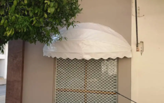 Τοποθέτηση τεντων τύπου καποτινας