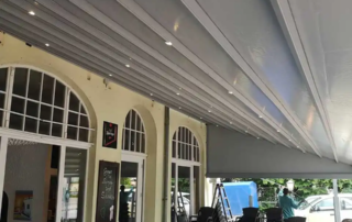 Τοποθέτηση πέργκολας pro150 12.00x 5.00 σε χρώμα Grey με προφίλ αλουμινίου, μοτέρ somfy ios και περιμετρικο κλείσιμο με ανεμοθραυστες και ζελατινες