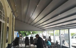 Τοποθέτηση πέργκολας pro150 12.00x 5.00 σε χρώμα Grey με προφίλ αλουμινίου, μοτέρ somfy ios και περιμετρικο κλείσιμο με ανεμοθραυστες και ζελατινες