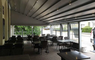 Τοποθέτηση πέργκολας pro150 12.00x 5.00 σε χρώμα Grey με προφίλ αλουμινίου, μοτέρ somfy ios και περιμετρικο κλείσιμο με ανεμοθραυστες και ζελατινες