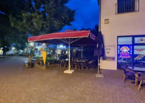 Ομπρέλες 4χ4 και 4χ3 στο Gelatoni