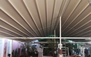 Κατασκευή Δύριχτης πέργκολας pro150, διαστάσεων 19,00x10,00 σε χρώμα Εκρού.