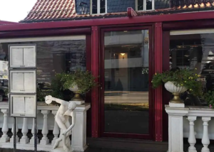 Τοποθέτηση αντιανεμικών ζελατίνων με κασονέτο και πόρτα αλουμινίου σε υπάρχον πέργκολα καθώς και επιδιόρθωση αυτής