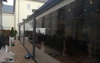 Τοποθέτηση αντιανεμικών ζελατίνων με κασονέτο με μοτέρ somfy και πόρτα αλουμινίου σε υπάρχον πέργκολα μας