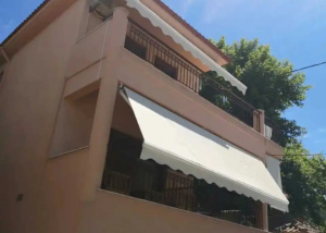 Τέντες με Βραχίονες με ύφασμα Εκρού και μοτέρ somfy