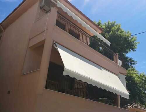 Awnings with arms with Ecru fabric and somfy motor