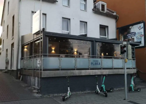 Τοποθέτηση πέργκολας σε χρώμα ανθρακι στο Taverne Plaka