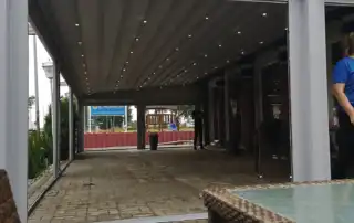 Περγολα PRO150 διαστάσεων 13.00χ5.30 σε χρώμα γκρι με μοτέρ somfy ios