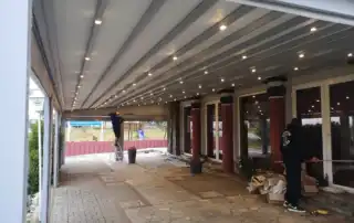 Περγολα PRO150 διαστάσεων 13.00χ5.30 σε χρώμα γκρι με μοτέρ somfy ios