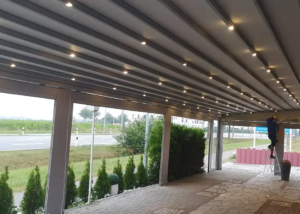 Περγολα PRO150 διαστάσεων 13.00χ5.30 σε χρώμα γκρι με μοτέρ somfy ios