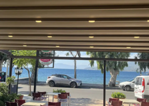 πέργκολα PRO150 σε χρώμα μπεζ και καφέ