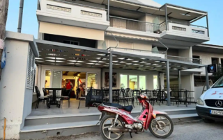 πέργκολα από ύφασμα πλεκτό και μέταλλο