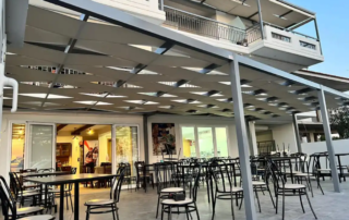 πέργκολα από ύφασμα πλεκτό και μέταλλο