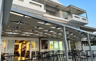 πέργκολα από ύφασμα πλεκτό και μέταλλο