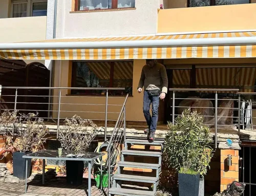 Awning Cassette732 in striped color