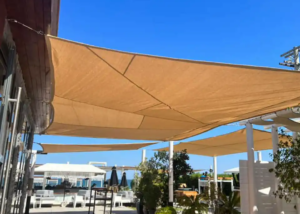 Τοποθέτηση τεντών στο LE MOON