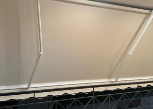 Τέντες με βραχίονες σε χρώμα εκρού