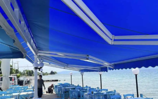 Τοποθέτηση τεντών στον Άγιο Νικόλαο Αιδηψού