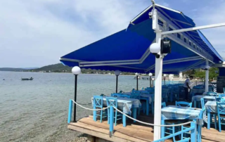 Τοποθέτηση τεντών στον Άγιο Νικόλαο Αιδηψού