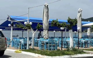 Τοποθέτηση τεντών στον Άγιο Νικόλαο Αιδηψού