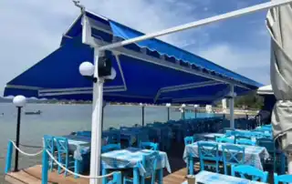 Τοποθέτηση τεντών στον Άγιο Νικόλαο Αιδηψού