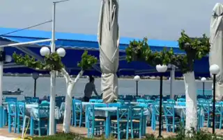 Τοποθέτηση τεντών στον Άγιο Νικόλαο Αιδηψού