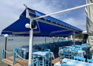 Τοποθέτηση τεντών στον Άγιο Νικόλαο Αιδηψού