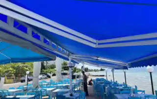 Τοποθέτηση τεντών στον Άγιο Νικόλαο Αιδηψού