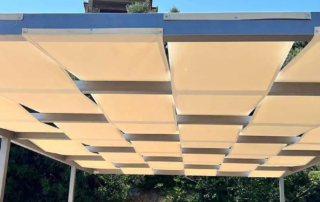 Κατασκευή χώρου σκίασης με ύφασμα και σίδερο