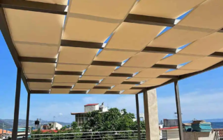 Κατασκευή χώρου σκίασης με ύφασμα και σίδερο