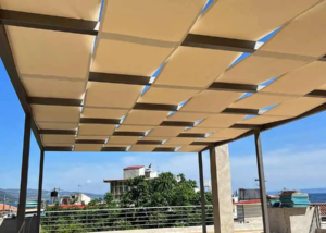 Κατασκευή χώρου σκίασης με ύφασμα και σίδερο