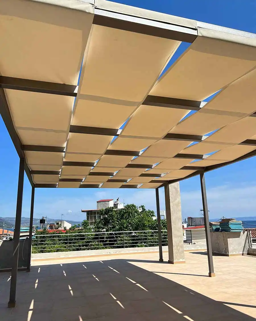 Κατασκευή χώρου σκίασης με ύφασμα και σίδερο