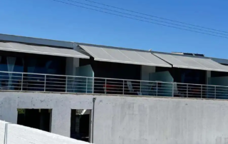 Κατακευή υφασμάτινων τεντών με βραχίονες σε χρώμα ανθρακί