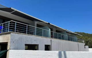 Κατακευή υφασμάτινων τεντών με βραχίονες σε χρώμα ανθρακί