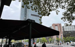 Εγκαάσταση τέντας στο Metropol Kebab Haus