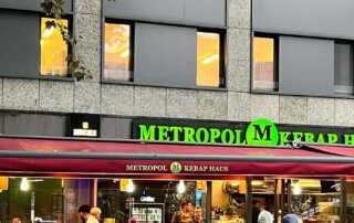 Εγκαάσταση τέντας στο Metropol Kebab Haus