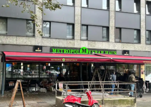 Εγκαάσταση τέντας στο Metropol Kebab Haus