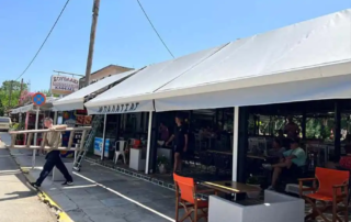 Κατασκευή υφασμάτινης τέντας σε χρώμα γκρί