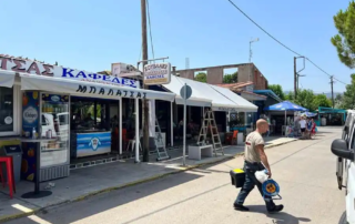 Κατασκευή υφασμάτινης τέντας σε χρώμα γκρί