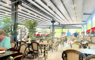 Δυριχτη κατασκευή με πέργκολες σε χρώμα ανθρακί με φωτισμό led