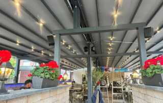 Δυριχτη κατασκευή με πέργκολες σε χρώμα ανθρακί με φωτισμό led