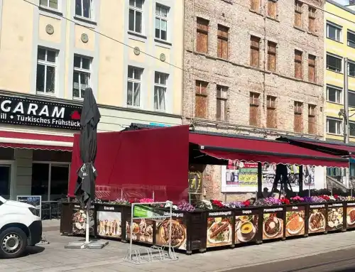 Κατασκευή τέντας σε χρώμα μπορντό και φωτισμό led