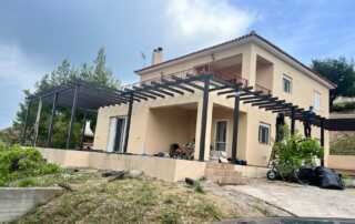 Κατασκευή παραδοσιακής περγολας από αλουμίνιο και ύφασμα