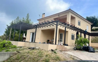 Κατασκευή παραδοσιακής περγολας από αλουμίνιο και ύφασμα