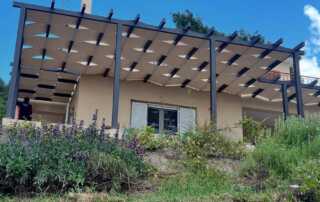 Κατασκευή παραδοσιακής περγολας από αλουμίνιο και ύφασμα