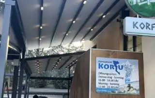Κατασκευή και τοποθέτηση πέργγολας σε χρώμα εκρού στο Korfu Restaurant